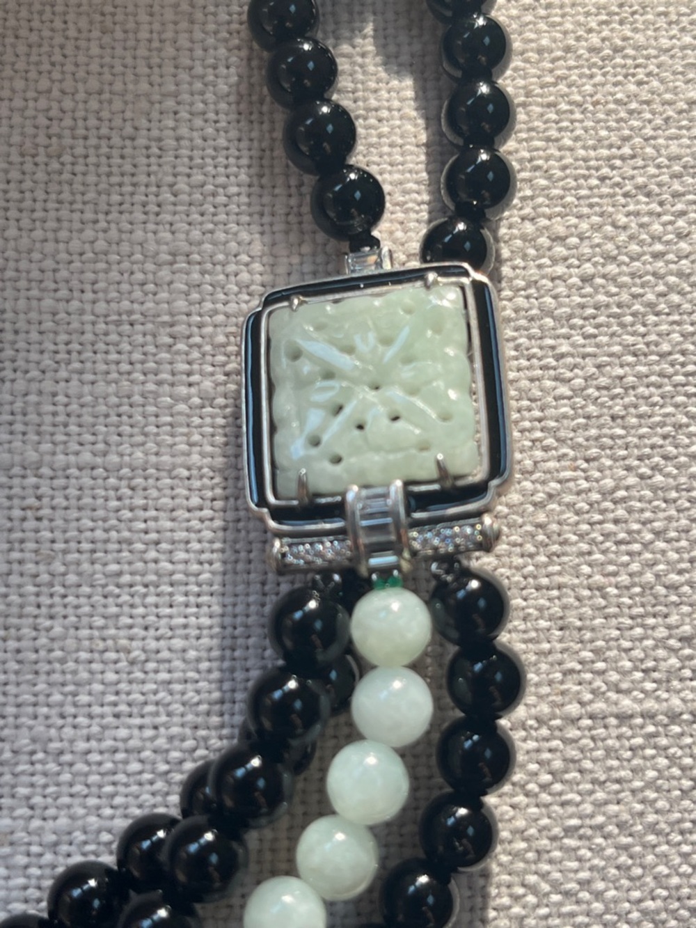 Gorgeous Black Onyx and Pale Green Jadeite Beaded Layered Necklace - Picture 4 of 5
